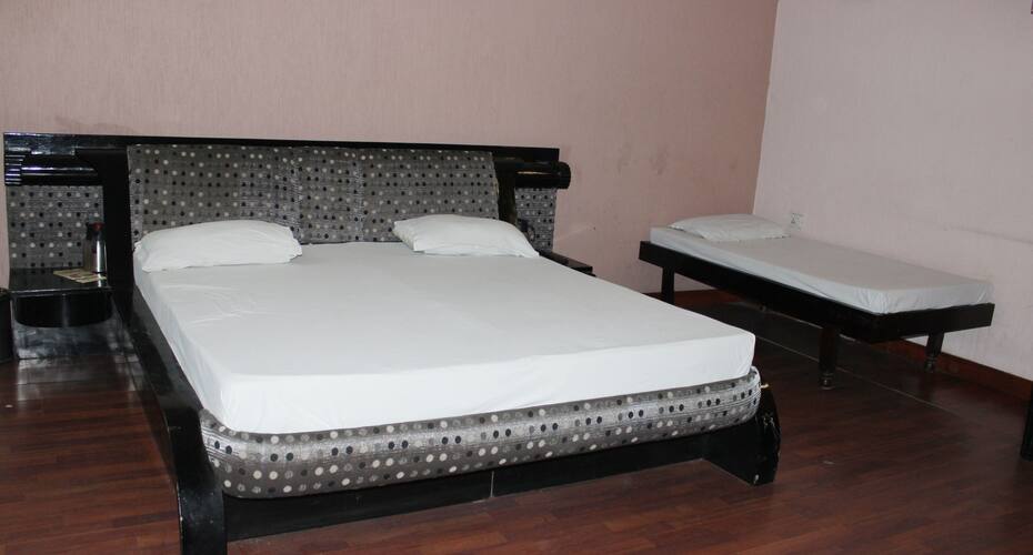 Bharat Guest House, Ghaziabad 4